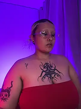 pinkbaddie777 online show from February 2026 02:32:01 AM