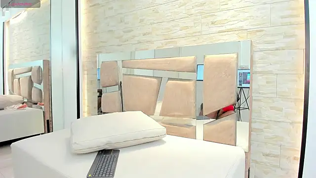 sheinny brown online show from November 2025 07:03:01 PM