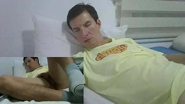 Snapshot of carliesexyman chatting on October 2025 05:06:01 AM carliesexyman online show from October 2025 05:06:01 AM