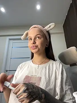 Snapshot of KissMeSashaPlz chatting on October 2025 01:13:01 AM KissMeSashaPlz online show from October 2025 01:13:01 AM