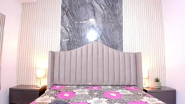 Katrina London online show from November 2025 07:14:01 PM