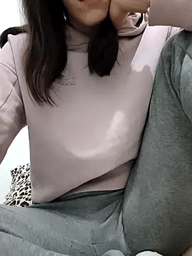 carlina28 online show from October 2025 07:00:01 PM