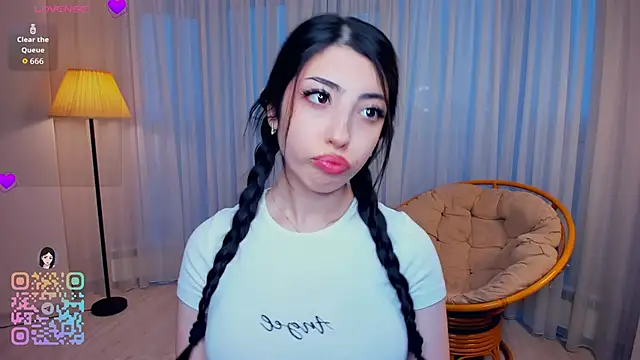 Snapshot of TonjaNeace chatting on December 2025 04:35:02 AM TonjaNeace online show from December 2025 04:35:02 AM