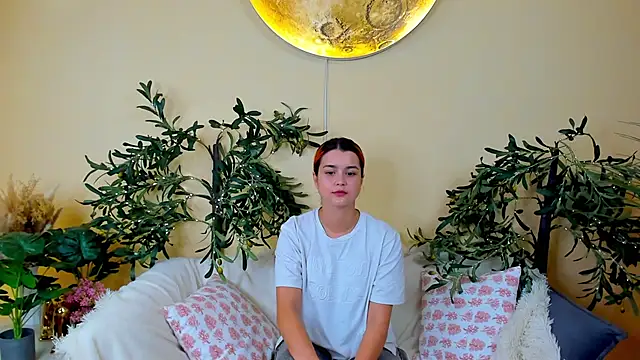 Snapshot of SharieTenuta chatting on October 2025 10:03:02 AM SharieTenuta online show from October 2025 10:03:02 AM