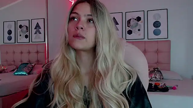 KikiVelvet online show from January 2026 09:22:01 PM