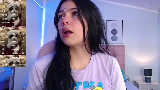 KikiVelvet online show from November 2025 05:17:02 PM