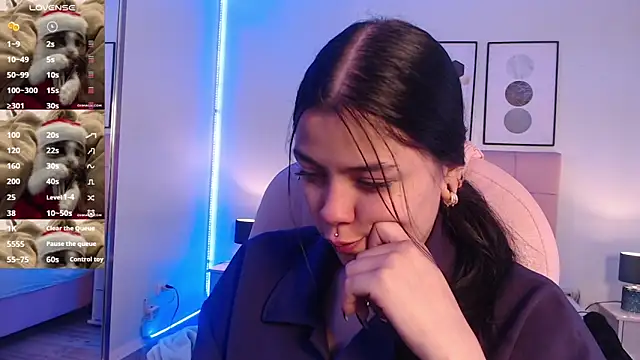 KikiVelvet online show from November 2025 02:01:01 PM