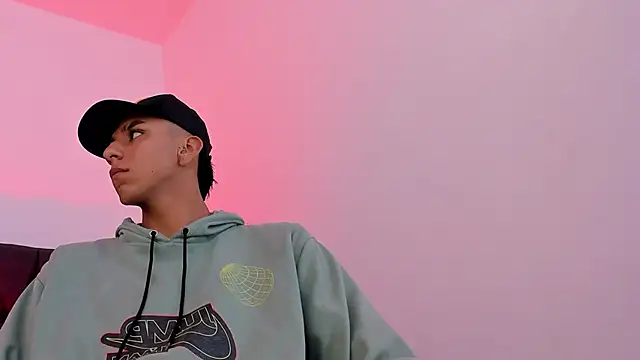 Snapshot of leelpaul chatting on October 2025 12:37:02 PM leelpaul online show from October 2025 12:37:02 PM