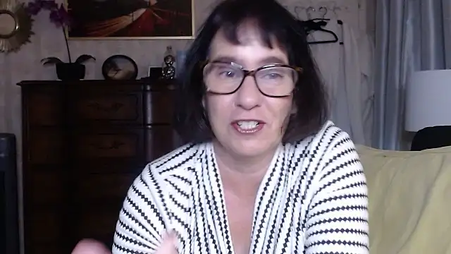 BigbustedBrenda online show from November 2025 04:39:01 PM