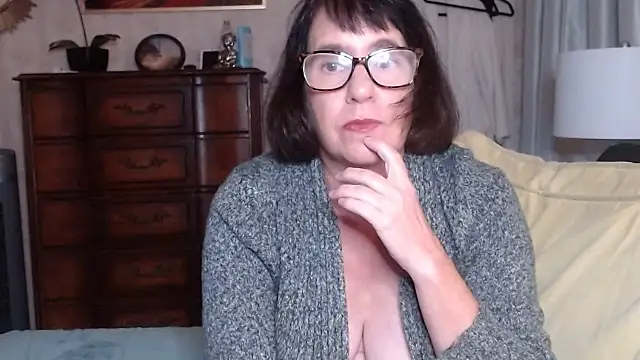 BigbustedBrenda online show from November 2025 07:02:02 PM