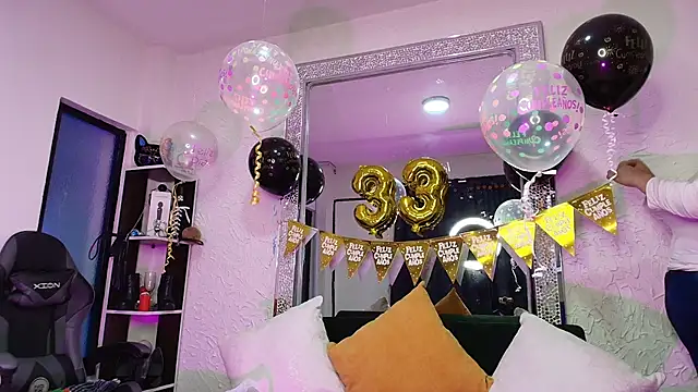 Snapshot of Natasha_Amber chatting on December 2025 01:43:02 PM Natasha Amber online show from December 2025 01:43:02 PM