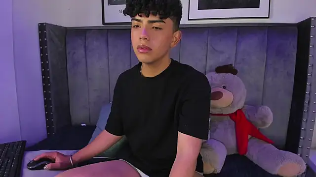 Niick Twiink online show from November 2025 08:01:01 PM