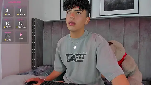 Niick Twiink online show from November 2025 02:34:01 AM