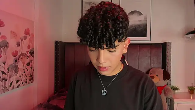 Niick Twiink online show from December 2025 07:45:01 PM