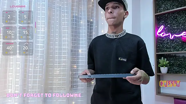 Max Steell online show from October 2025 01:04:02 AM