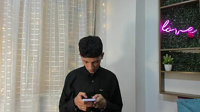 Max Steell online show from October 2025 03:03:01 AM