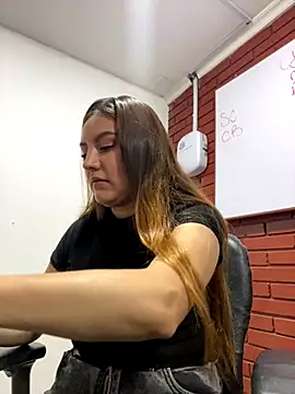 Adrimaretti online show from November 2025 07:06:01 PM