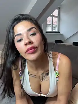 Snapshot of NadyGlame chatting on November 2025 09:10:02 AM NadyGlame online show from November 2025 09:10:02 AM