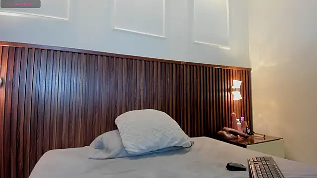 HANNASANZ1 online show from February 2026 07:44:01 PM