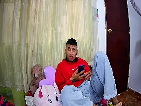 Snapshot of AlexaTinylicks chatting on October 2025 01:32:02 PM AlexaTinylicks online show from October 2025 01:32:02 PM