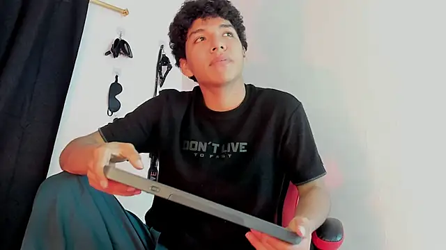 Maximiliano Khalil online show from December 2025 07:23:02 PM