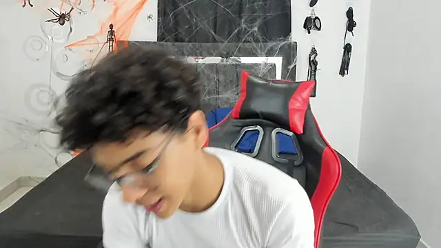 Snapshot of Maximiliano_Khalil chatting on October 2025 07:35:01 PM Maximiliano Khalil online show from October 2025 07:35:01 PM