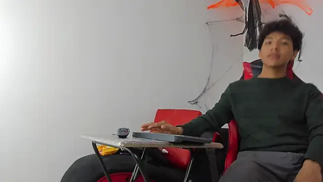 Maximiliano Khalil online show from November 2025 07:50:02 PM