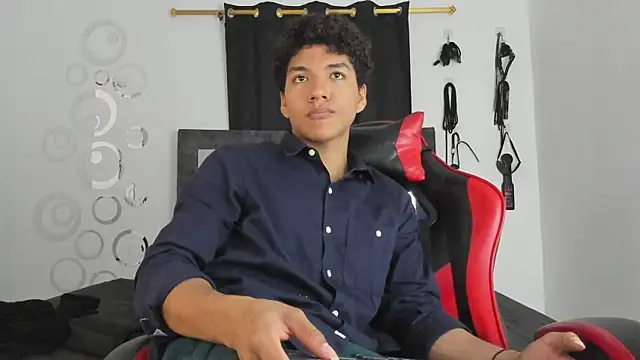 Maximiliano Khalil online show from November 2025 07:25:01 PM