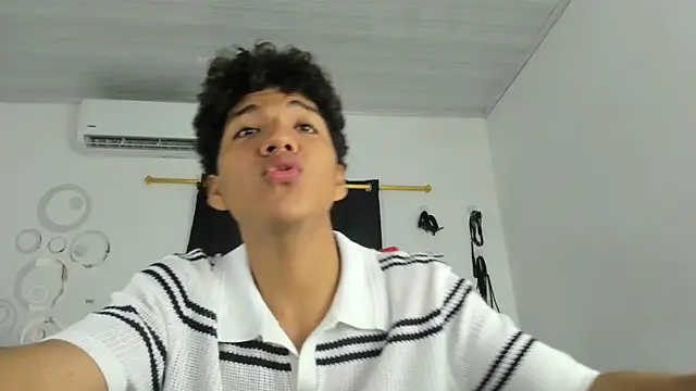 Maximiliano Khalil online show from November 2025 07:02:02 PM