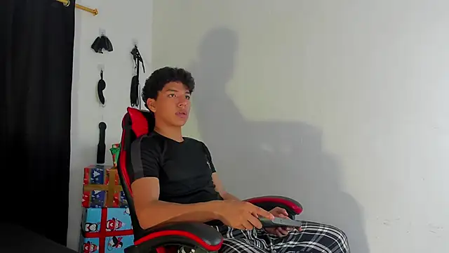 Maximiliano Khalil online show from December 2025 07:52:02 PM