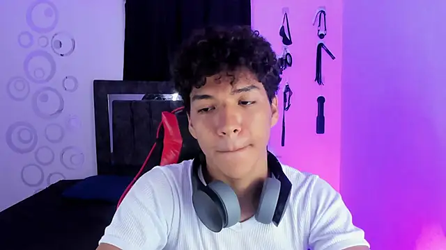 Maximiliano Khalil online show from November 2025 07:18:02 PM