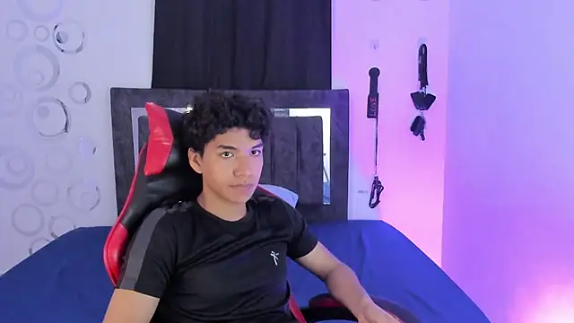 Maximiliano Khalil online show from November 2025 08:01:01 PM