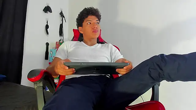 Maximiliano Khalil online show from December 2025 07:31:01 PM