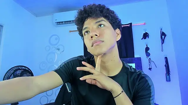 Maximiliano Khalil online show from December 2025 07:15:02 PM