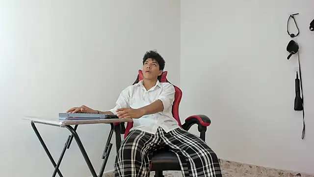 Maximiliano Khalil online show from November 2025 07:40:02 PM