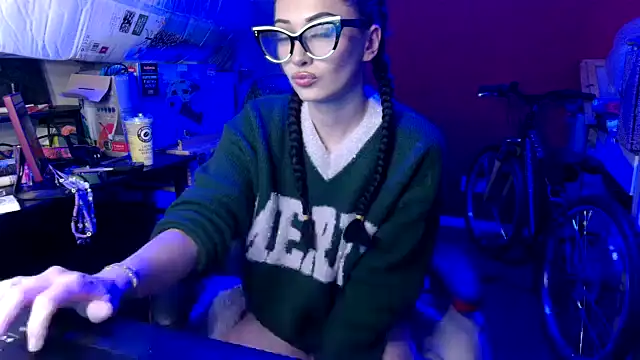 DaniDoodles420 online show from November 2025 11:31:02 PM