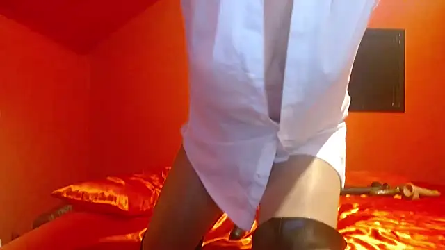 BettyDavisEyesUK online show from February 2026 07:00:01 PM