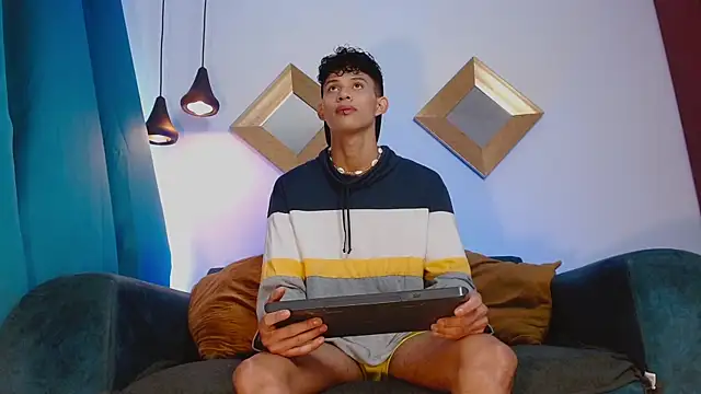 KamiSuarez online show from November 2025 01:16:01 PM