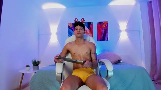 KamiSuarez online show from November 2025 06:30:01 PM