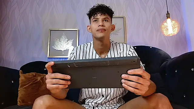 KamiSuarez online show from November 2025 06:23:02 PM