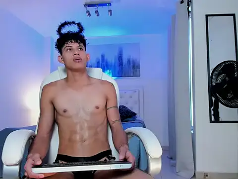 KamiSuarez online show from November 2025 06:51:01 PM