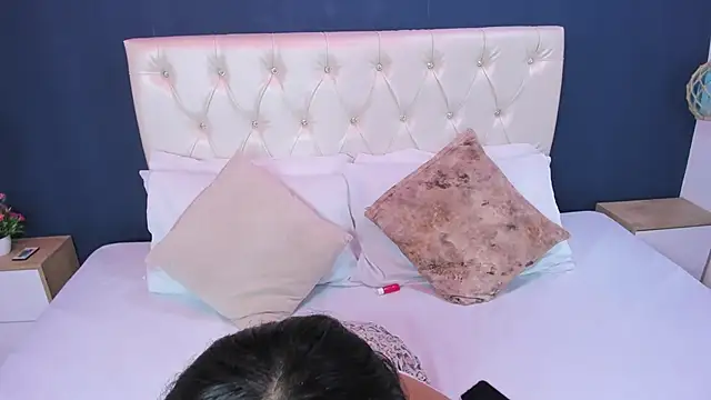 Kim Luna1 online show from December 2025 12:33:01 AM