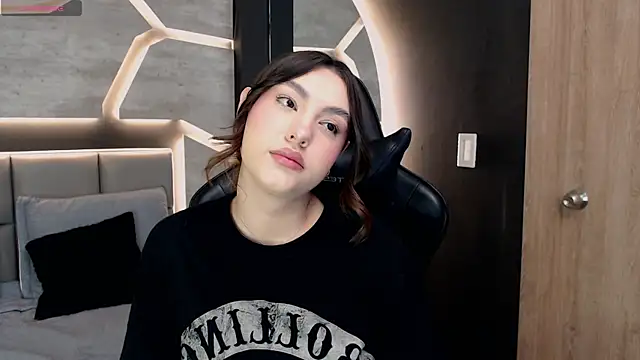 DakotaRussell  online show from December 2025 01:13:02 PM