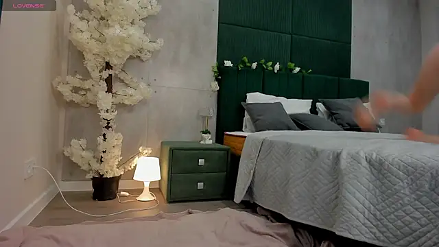 Snapshot of Melanie_Ryer chatting on November 2025 12:43:02 AM Melanie Ryer online show from November 2025 12:43:02 AM