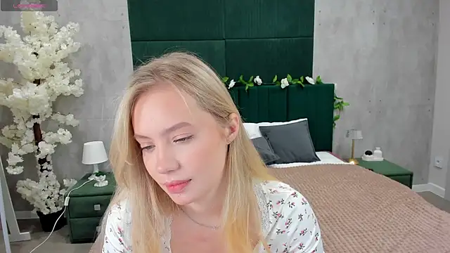 Snapshot of Melanie_Ryer chatting on November 2025 11:30:02 PM Melanie Ryer online show from November 2025 11:30:02 PM