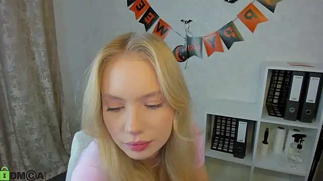 Snapshot of Melanie_Ryer chatting on October 2025 01:26:02 AM Melanie Ryer online show from October 2025 01:26:02 AM