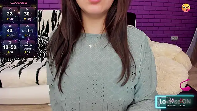 Snapshot of GlowMimi chatting on December 2025 10:53:01 PM GlowMimi online show from December 2025 10:53:01 PM