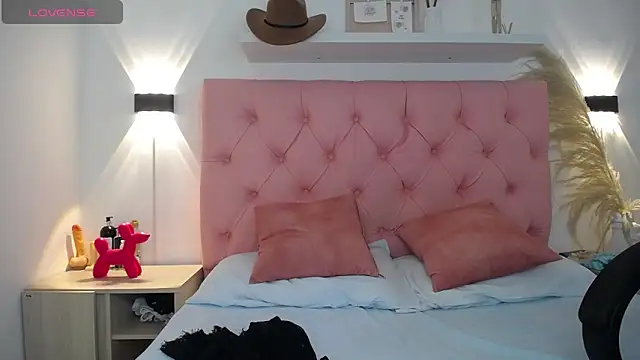 victoria 243 online show from December 2025 05:57:02 AM