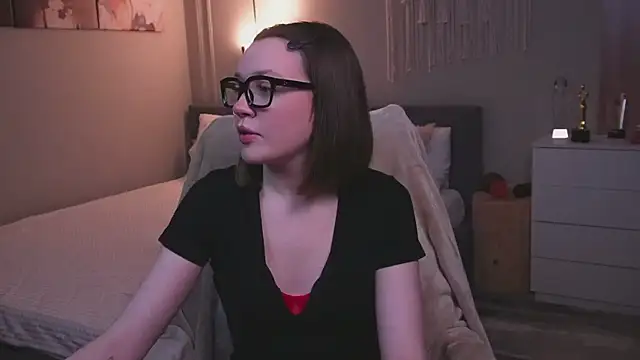 R I N A online show from November 2025 01:11:02 AM