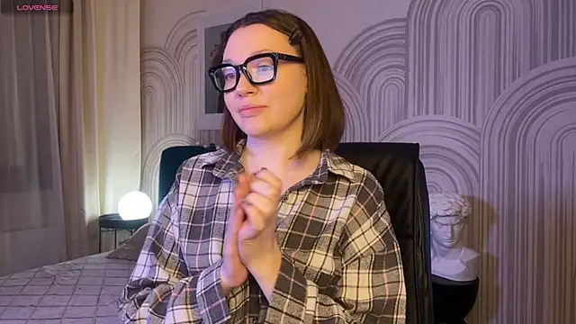 R I N A online show from December 2025 01:06:02 AM